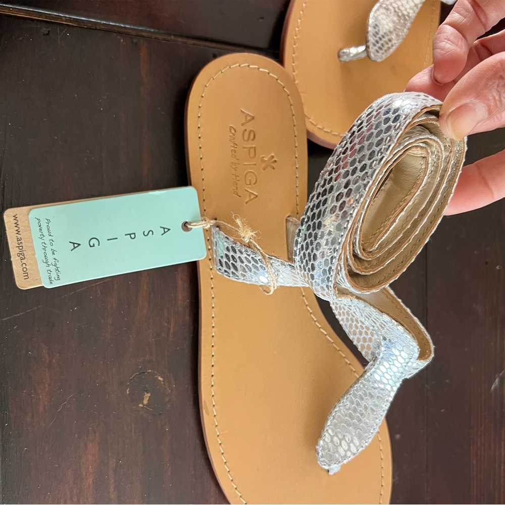 NWT ASPIGA Bahrain Silver Leather Sandals with Sleek Design and Comfort - Picture 2 of 7
